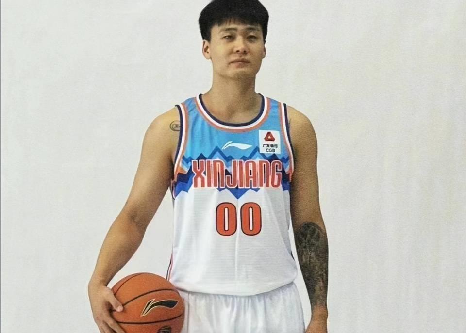 新疆男篮团结一心，连胜情势正旺