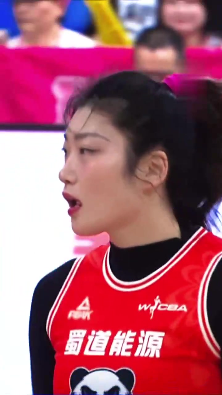 上海女篮连胜气势如虹，稳居全国女子篮球赛榜首的简单介绍
