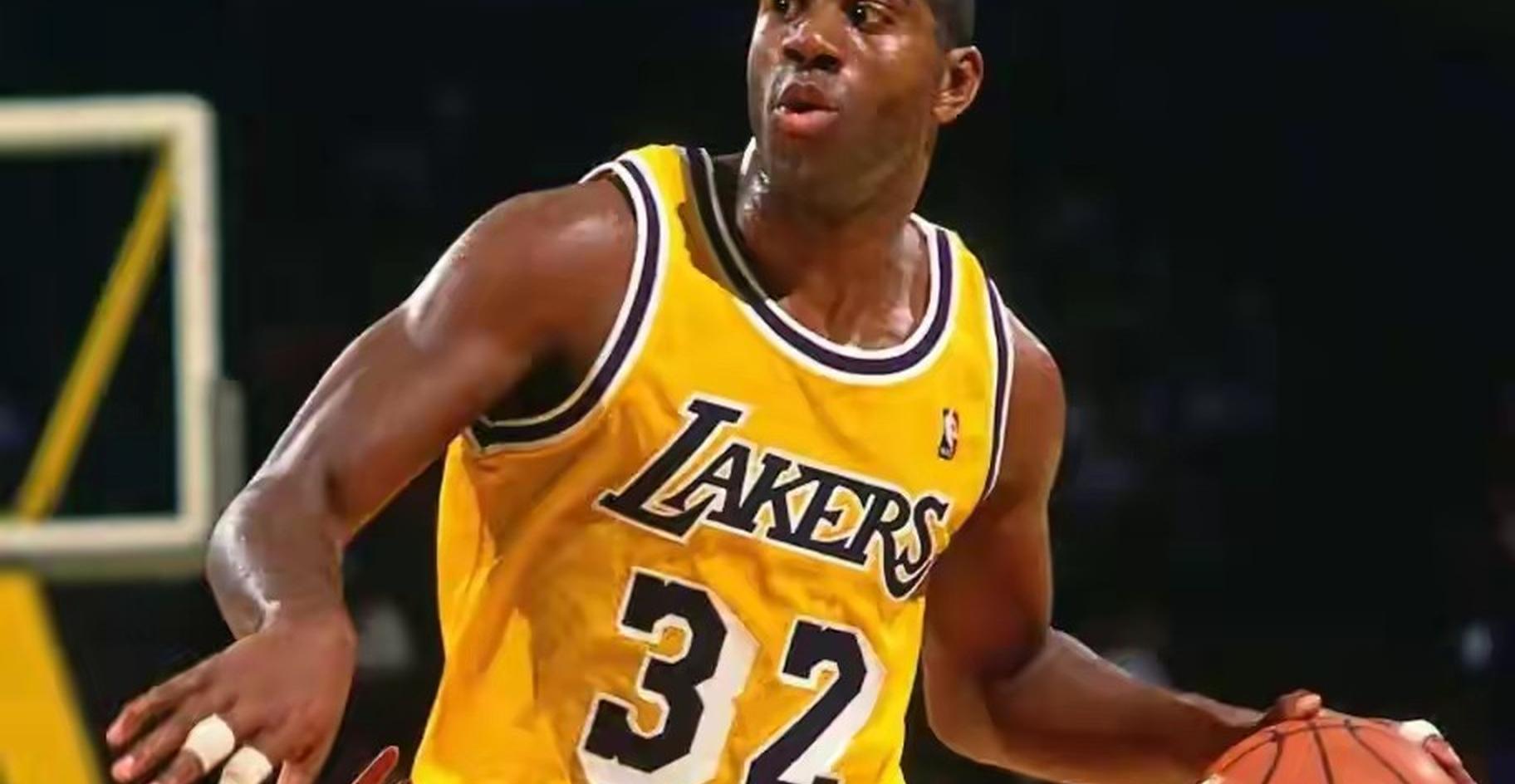 篮球明星表现抢眼,引发球迷热议 篮球明星表现抢眼,引发球迷热议