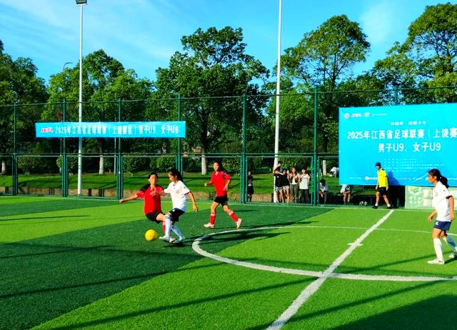 包含竞争激烈!女子足球赛场上掀起激烈角逐的词条 包含竞争激烈!女子足球赛场上掀起激烈角逐的词条