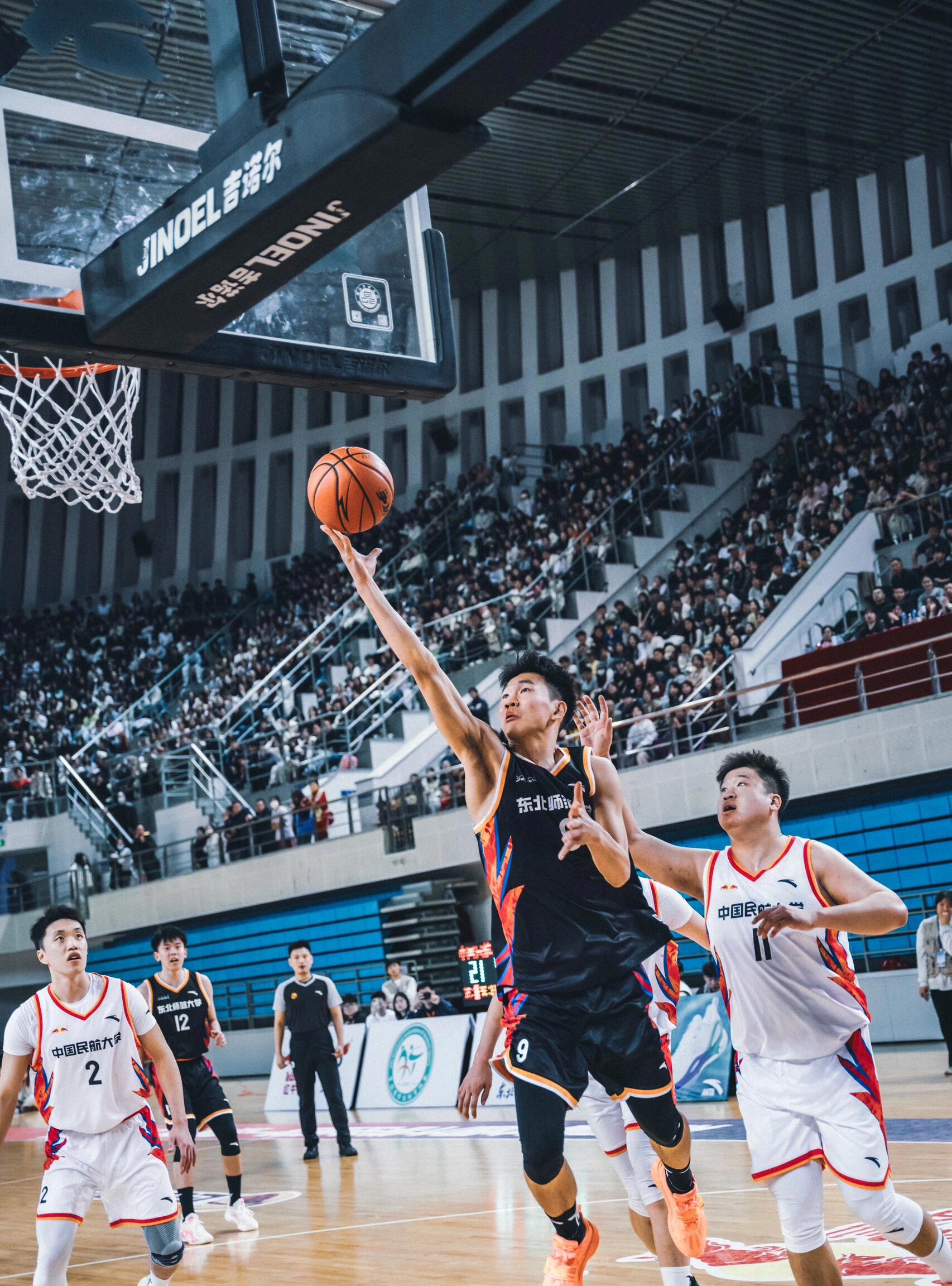 江西男篮在比赛中一丝不苟地战胜西藏队 江西男篮在比赛中一丝不苟地战胜西藏队