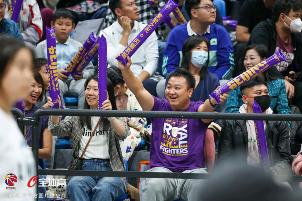 江西男篮在比赛中一丝不苟地战胜西藏队 江西男篮在比赛中一丝不苟地战胜西藏队