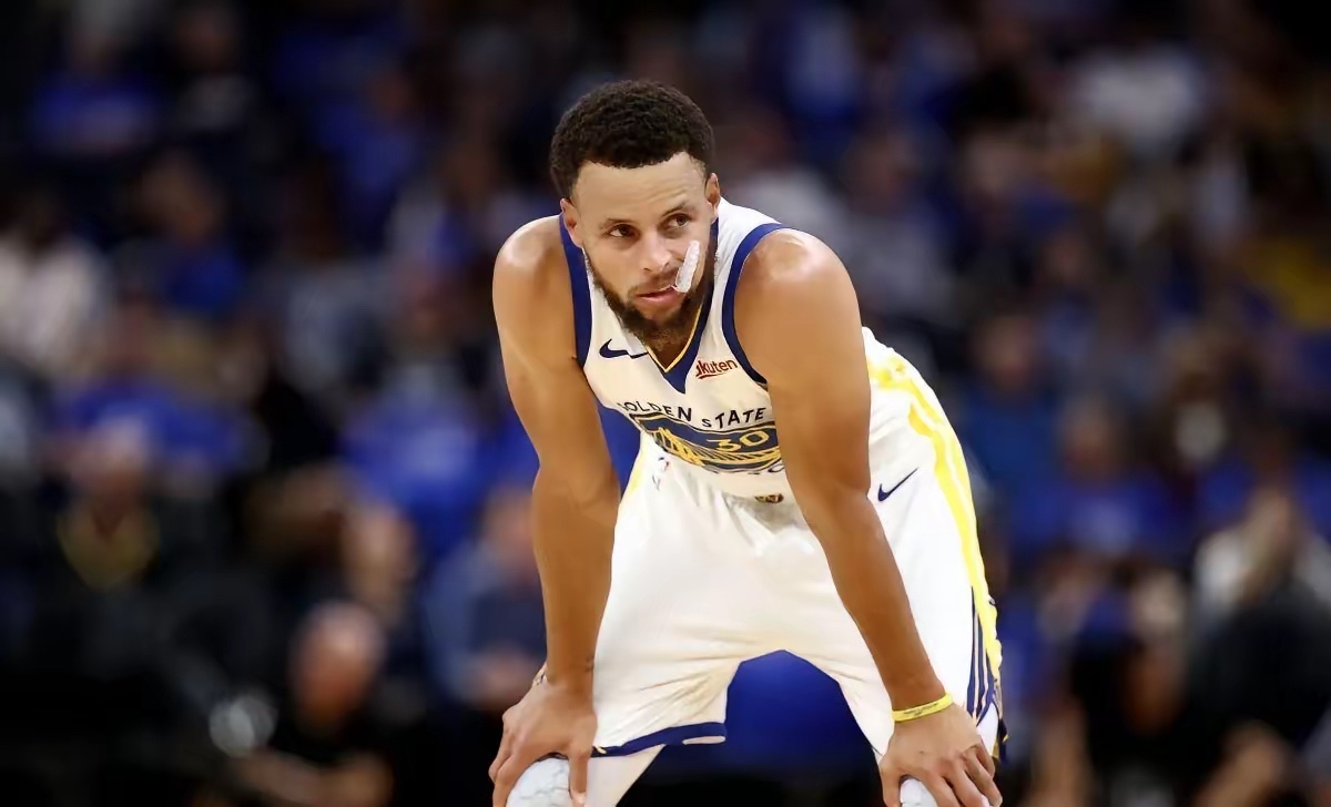 勇士负于凯尔特人，库里犹如孤军奋战